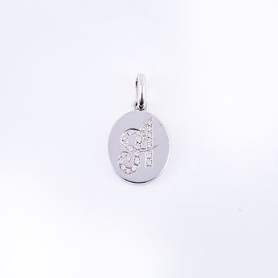 Pendente in oro bianco 18K, lettera “A” in brillanti