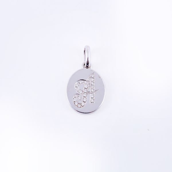 * 18KT GOLD PENDANT SET WITH A DIAMONDS