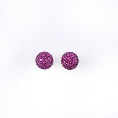 Dámaso Martínez, Orecchini in oro rosa brunito 18 kt con pavé di rubini