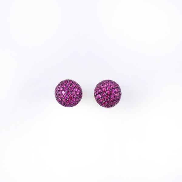* 18KT GOLD EARRINGS SET WITH RUBIES