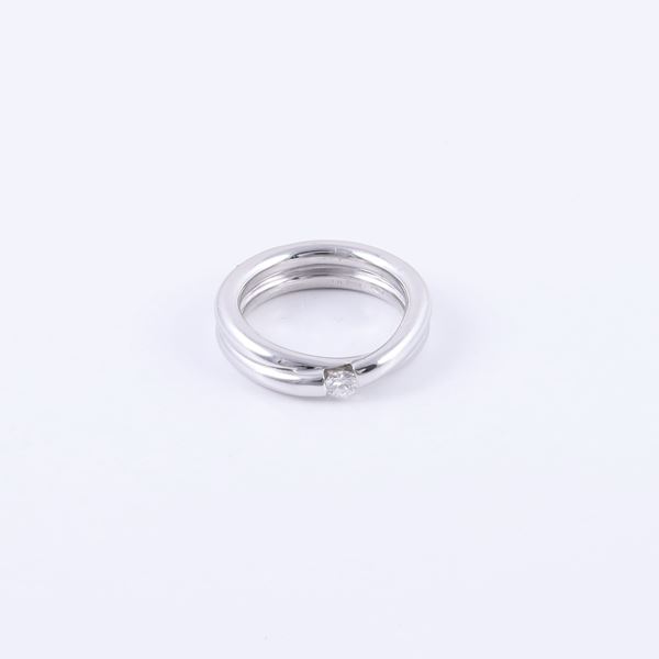 * 18KT GOLD RING SET WITH DIAMOND