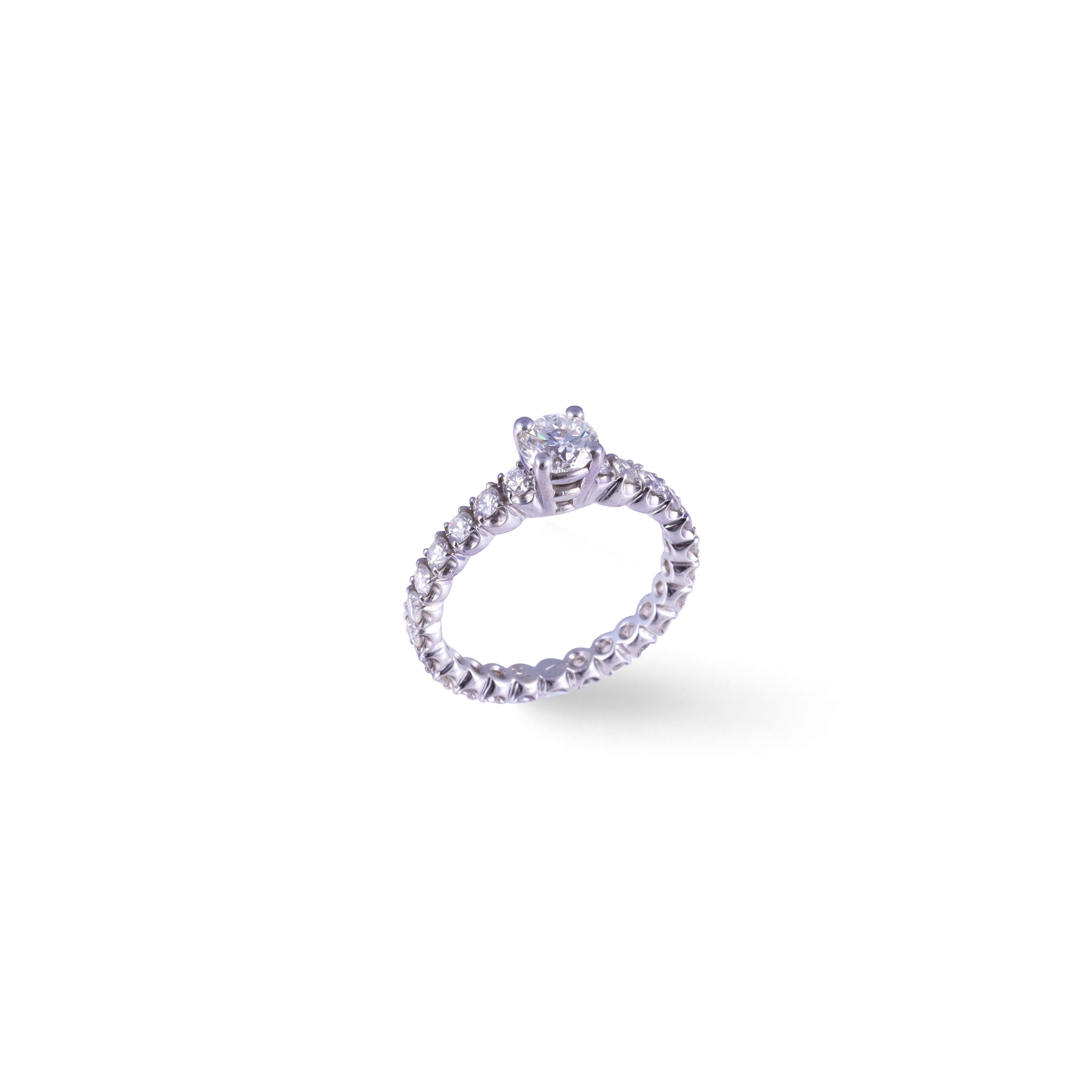 Anello, oro bianco 18 kt con brillanti e diamanti (1,70 ct ca.)