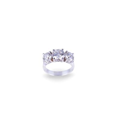 Crivelli, Anello Trilogy in oro bianco 18 kt con diamanti (2 ct ca. centrali e 1,90 ct ca. latera...