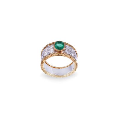 Buccellati, Anello in oro 18 kt con smeraldo ovale e brillanti