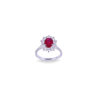 Anello in oro bianco 18 kt con rubino ovale e brillanti
