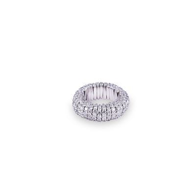 Anello, fascia estensibile in oro bianco 18Kt con brillanti