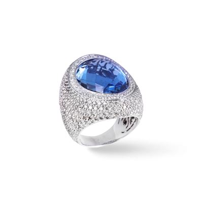 Bonato, Anello a fascia larga in oro bianco 18 kt con pavé di brillanti e topazio azzurro a gocci...