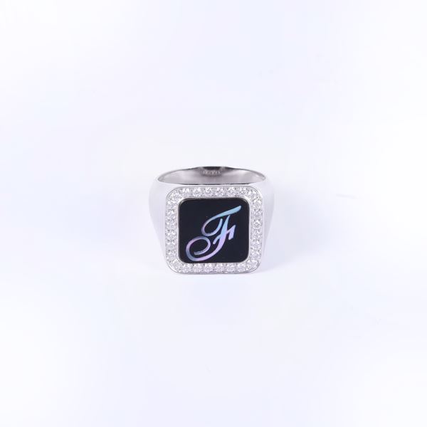 * 18KT GOLD RING SET WITH DIAMONDS AND ONYX