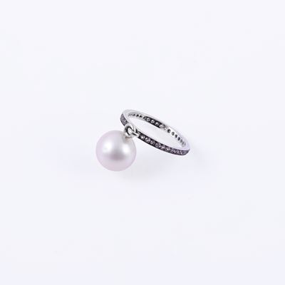 Oro bianco 18 kt, anello FEDE con corindoni rosa e perla coltivata pendente