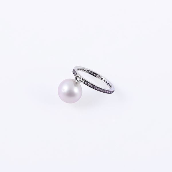 * 18KT GOLD RING SET WITH PINK SAPPHIRES AND CULTURED PEARL
