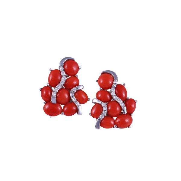 * 18KT GOLD EARRINGS SET WITH CORAL AND DIAMONDS