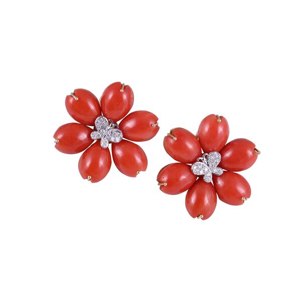 * 18KT GOLD EARRINGS SET WITH CORAL (fêlure) AND DIAMONDS