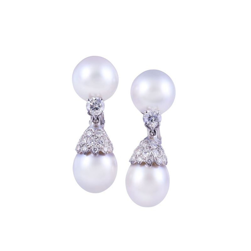 Orecchini con clip, oro bianco 18 kt, brillanti e perle coltivate South Sea