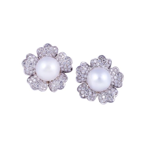 * 18KT GOLD CLIP-ON EARRINGS SET WITH DIAMONDS AND SOUTH SEA CULTURED PEARLS