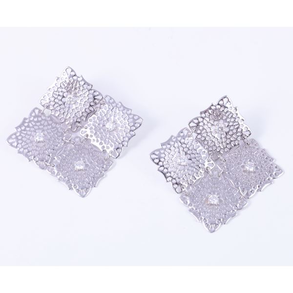 * 18KT GOLD EARRINGS SET WITH DIAMONDS