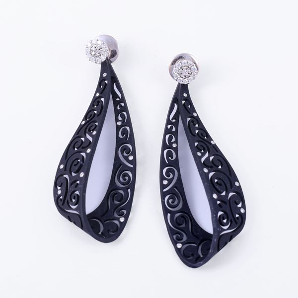 * 18KT GOLD AND TITANIUM EARRINGS SET WITH DIAMONDS 