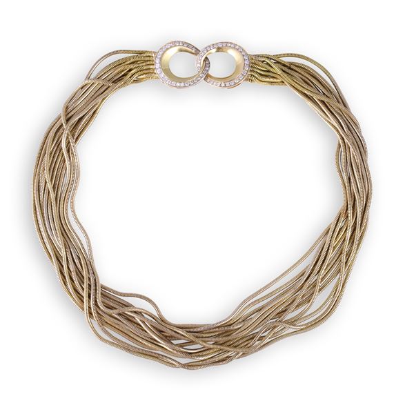 18KT GOLD NECKLACE WITH DIAMOND-SET CLASP