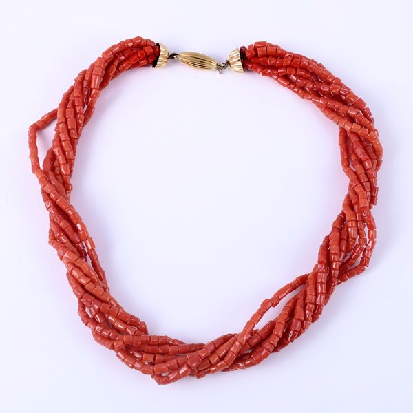 SEVEN-STRAND CORAL NECKLACE, WITH 18KT GOLD CLASP