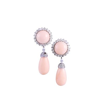Orecchini a clip in oro bianco 18 kt con coralli rosa cabochon, pendenti a goccia, brillanti in p...