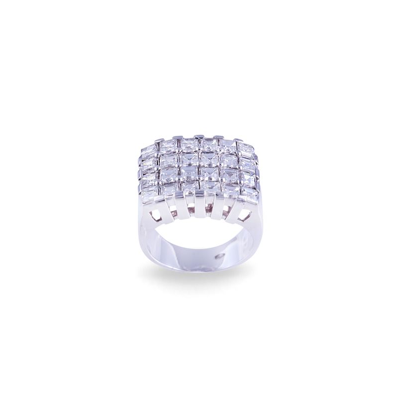 Anello, oro bianco 18 kt con motivo rettangolare in pavé di diamanti carré