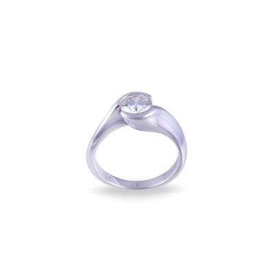 Anello, oro bianco 18 kt con brillante centrale (ca. 0,90 ct), gr. 7,3, misura 15,5