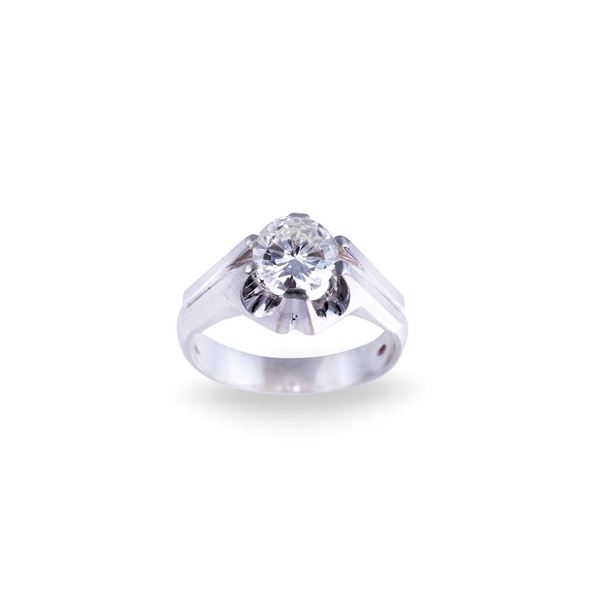 18KT GOLD RING SET WITH DIAMOND