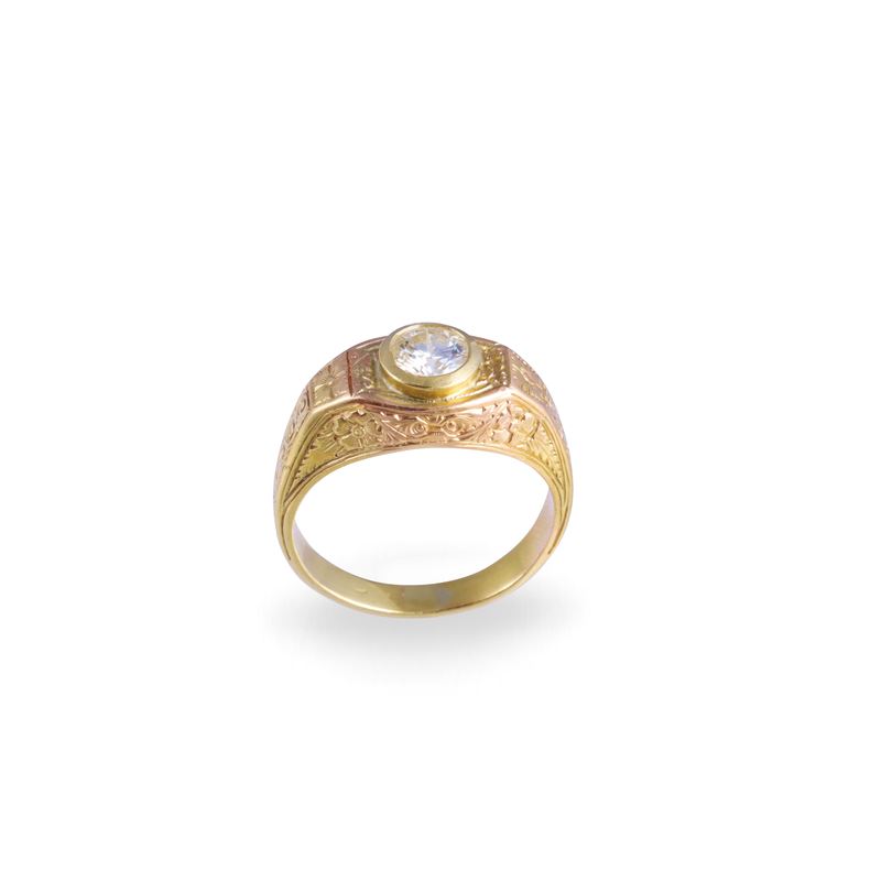 Anello, oro giallo 18 kt inciso con brillante centrale (ca. 0,60 ct)