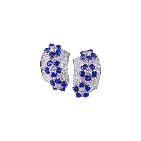 * 18KT GOLD CLIP-ON EARRINGS SET WITH SAPPHIRES AND DIAMONDS