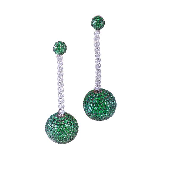 * 18KT GOLD EARRINGS SET WITH TSAVORITE GARNETS AND DIAMONDS