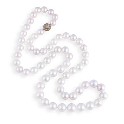 Collana lunga a un filo di perle South Sea, oro giallo 18 kt con sfera decorativa