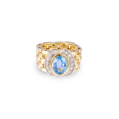 Anello, oro giallo e bianco 18 kt con topazio azzurro ovale e diamanti