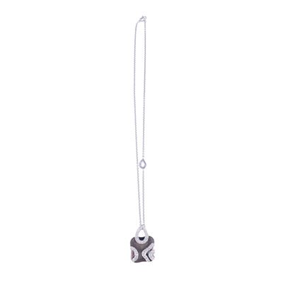 La Nouvelle Bague, Collana “La Nouvelle Bague” in oro bianco 18 kt con pendente smaltato e brilla...
