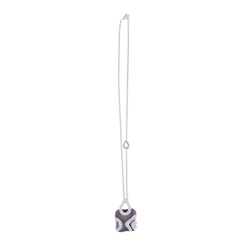La Nouvelle Bague, Collana “La Nouvelle Bague” in oro bianco 18 kt con pendente smaltato e brilla...