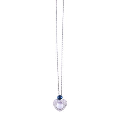 La Nouvelle Bague, Pendente con catenina a cuore in oro bianco 18 kt con pavé di brillanti e smal...