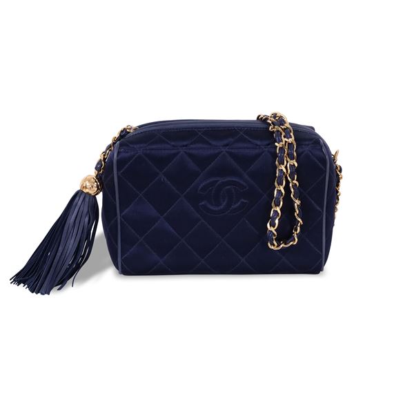 CHANEL, Pochette seta blu