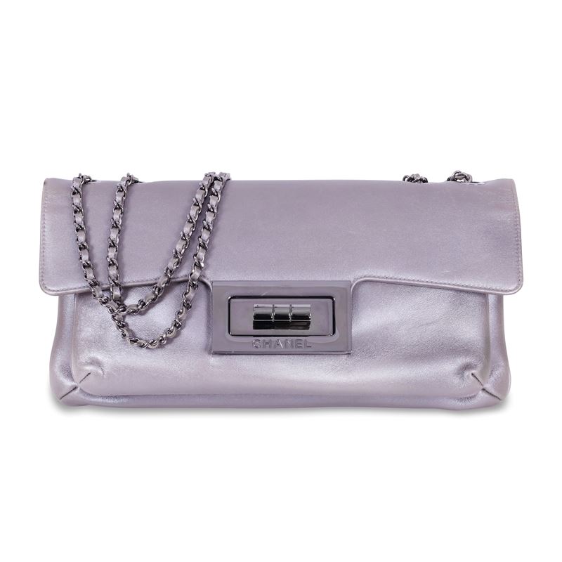 CHANEL, Mademoiselle Silver Lock, borsa con tracolla a catena