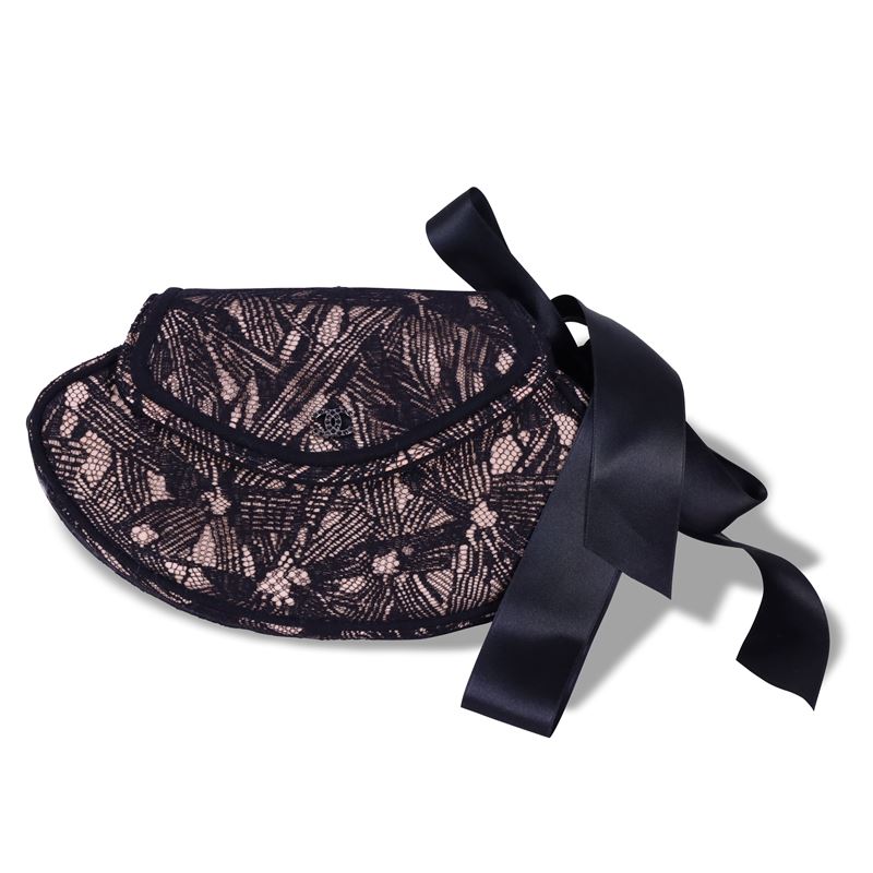 CHANEL, Pochette a mezza luna in pizzo nero con maxi fiocco in seta (2004)