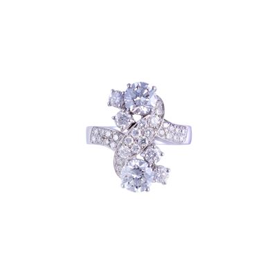 Anello in oro bianco 18 kt con brillanti, due pietre principali contrapposte