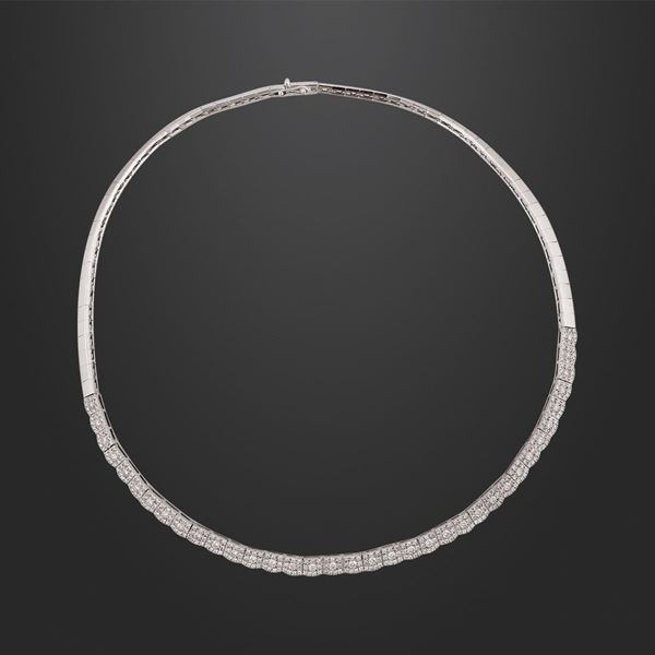 DIAMOND AND GOLD NECKLACE