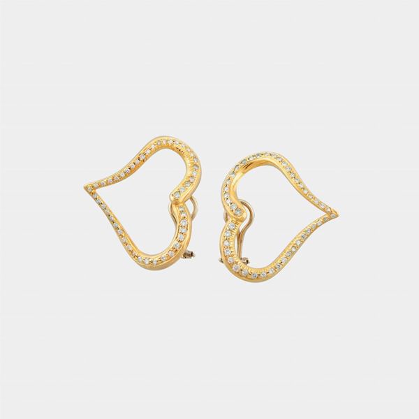 PAIR OF DIAMOND AND GOLD EARRINGS