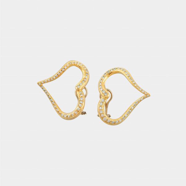 PAIR OF DIAMOND AND GOLD EARRINGS