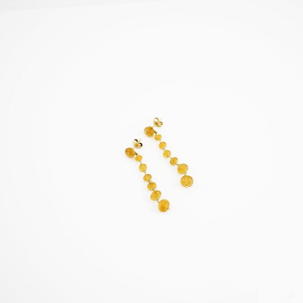 PAIR OF QUARTZ AND GOLD EARRINGS