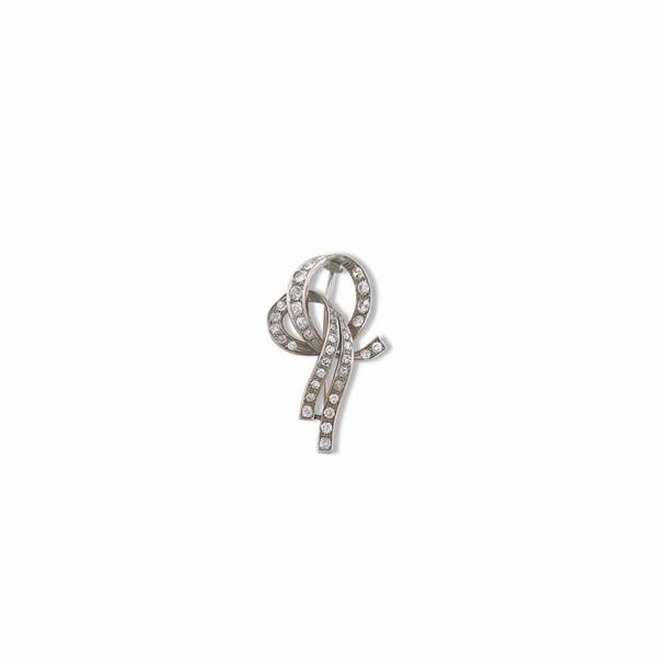 DIAMOND AND GOLD BROOCH