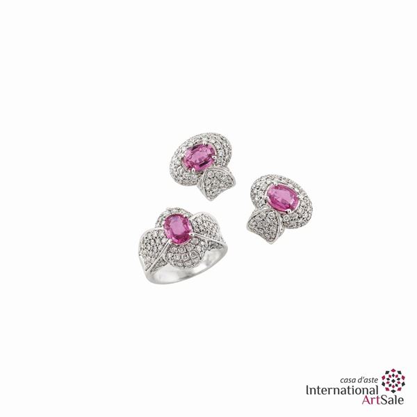 Parure anello ed orecchini in O.B. con rubini e diamanti...  - Asta Gioielli e Orologi - Casa d'Aste International Art Sale