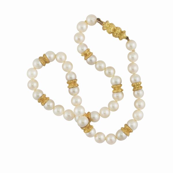 CULTURED PEARL AND GOLD NECKLACE WITH GOLD CLASP
