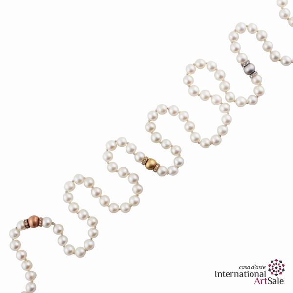 Lunga collana di perle con inserti in O.G.+O.B. e brillanti...
