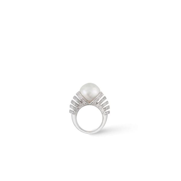 CULTURED PEARL, DIAMOND AND GOLD RING