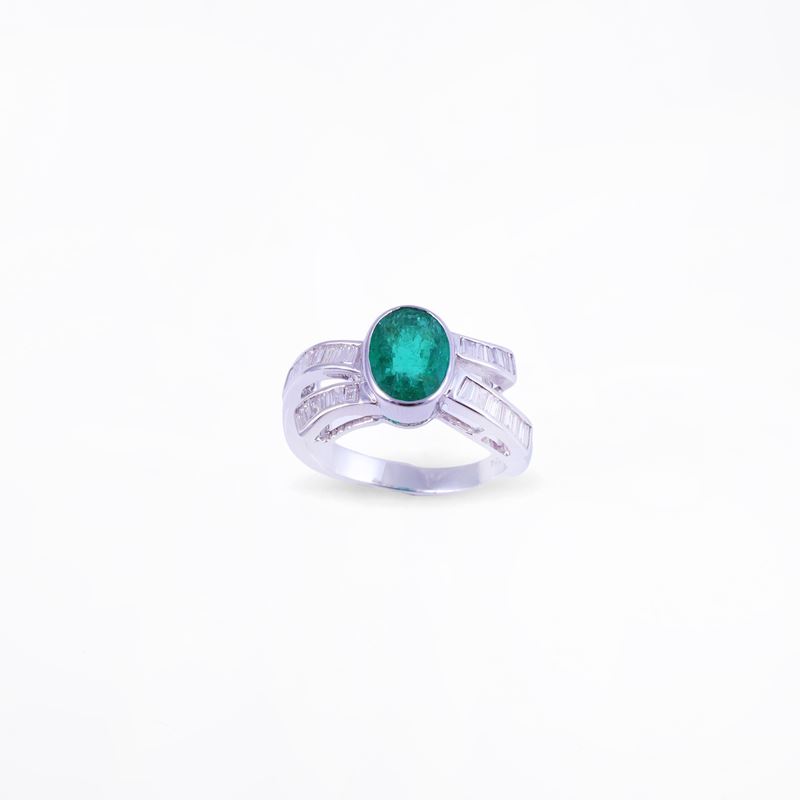 Anello, oro bianco 18 kt a guisa di fiocco con smeraldo ovale e diamanti baguette/taper