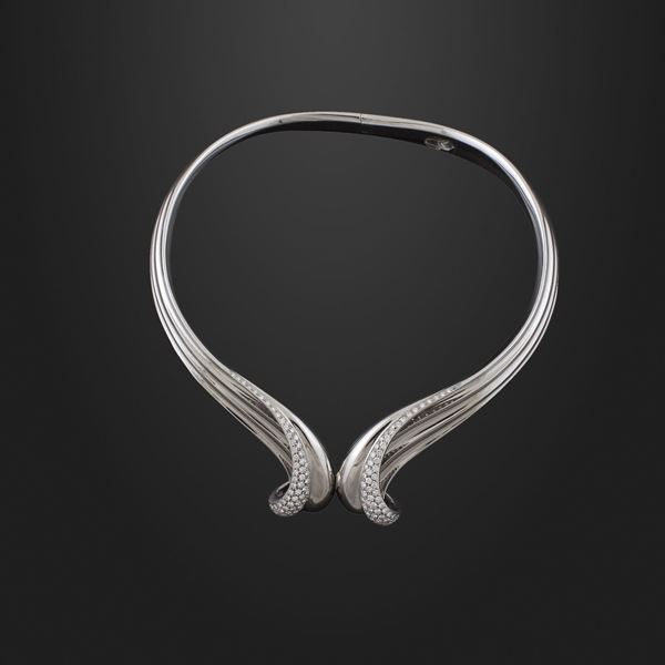 * DIAMOND AND GOLD NECKLACE