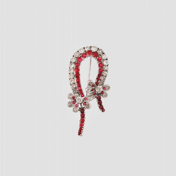 DIAMOND, RUBY AND GOLD BROOCH